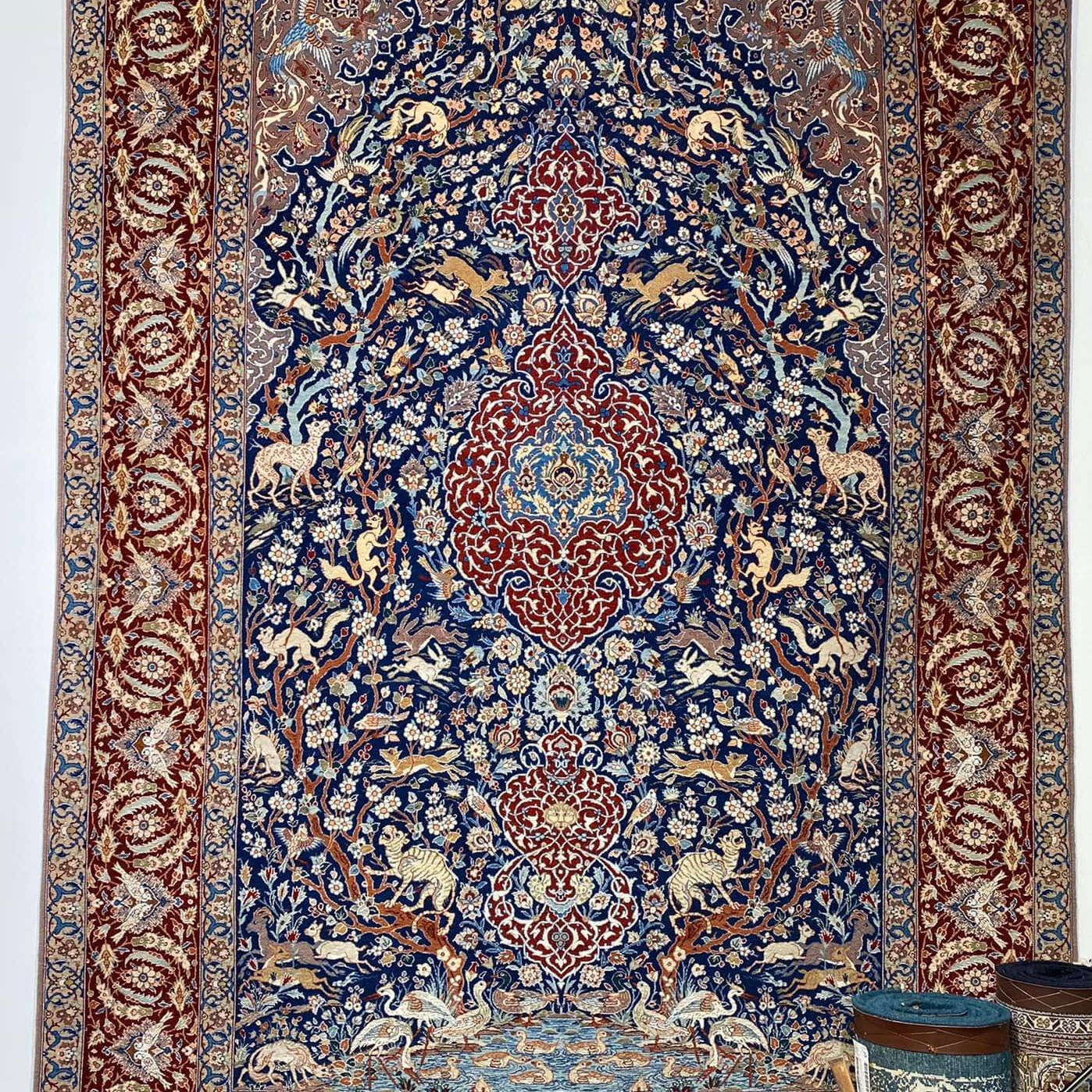 Garsaus Isfahano meistro Haghighi darbas