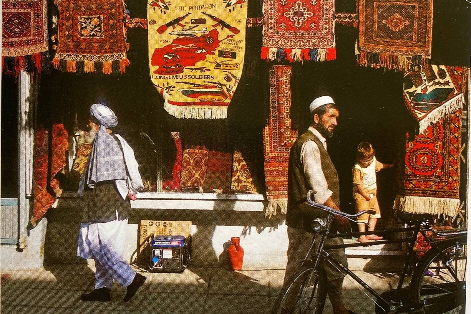 Apie karo ženklus kilimuose