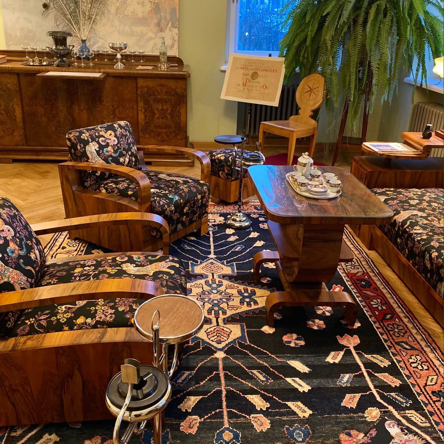 Vakarų Irano senovinis persiškas kilimas salone. Art Deco muziejuje Kaune.