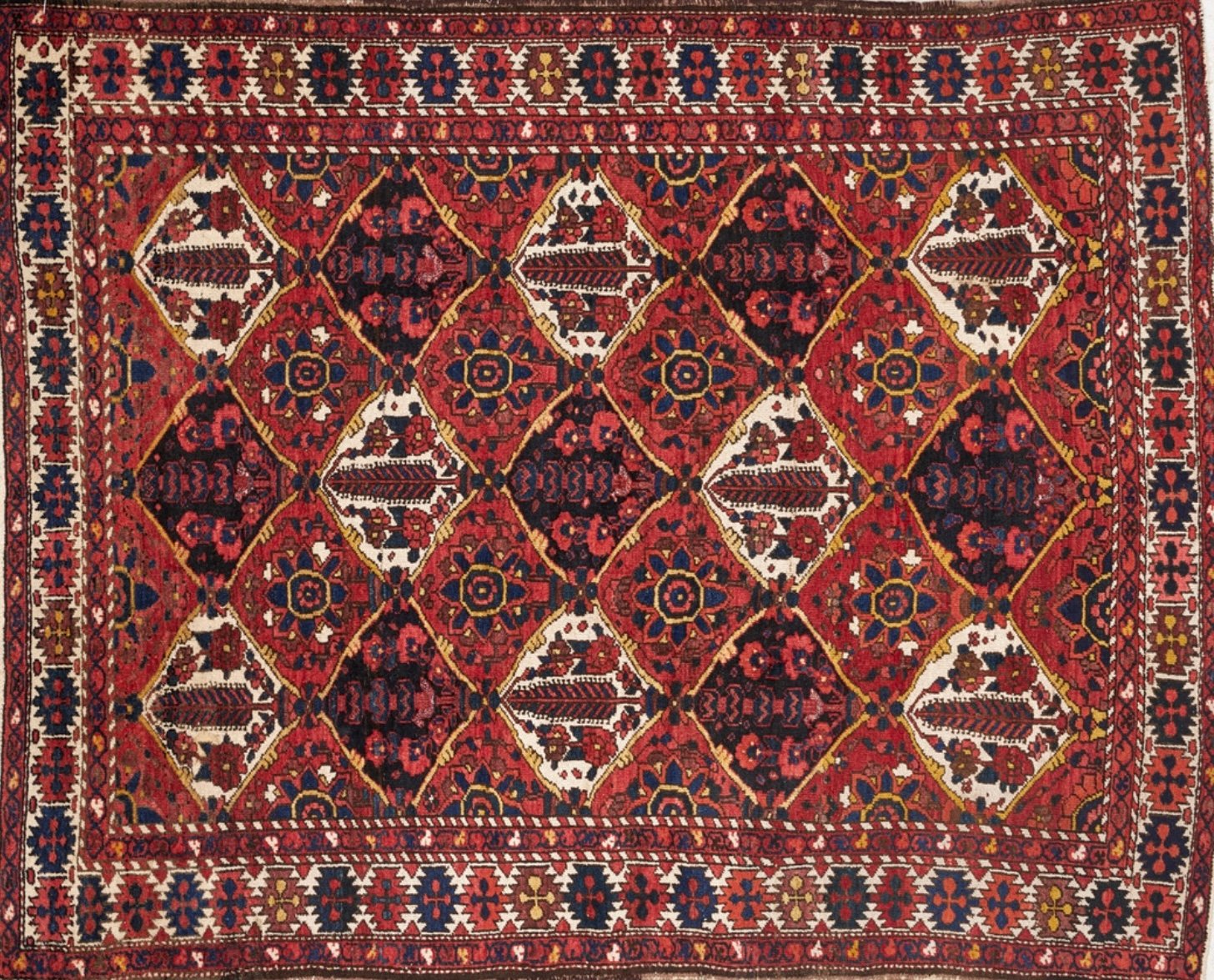 Bakhtyarų kilimų raštai – klajojimo istorija