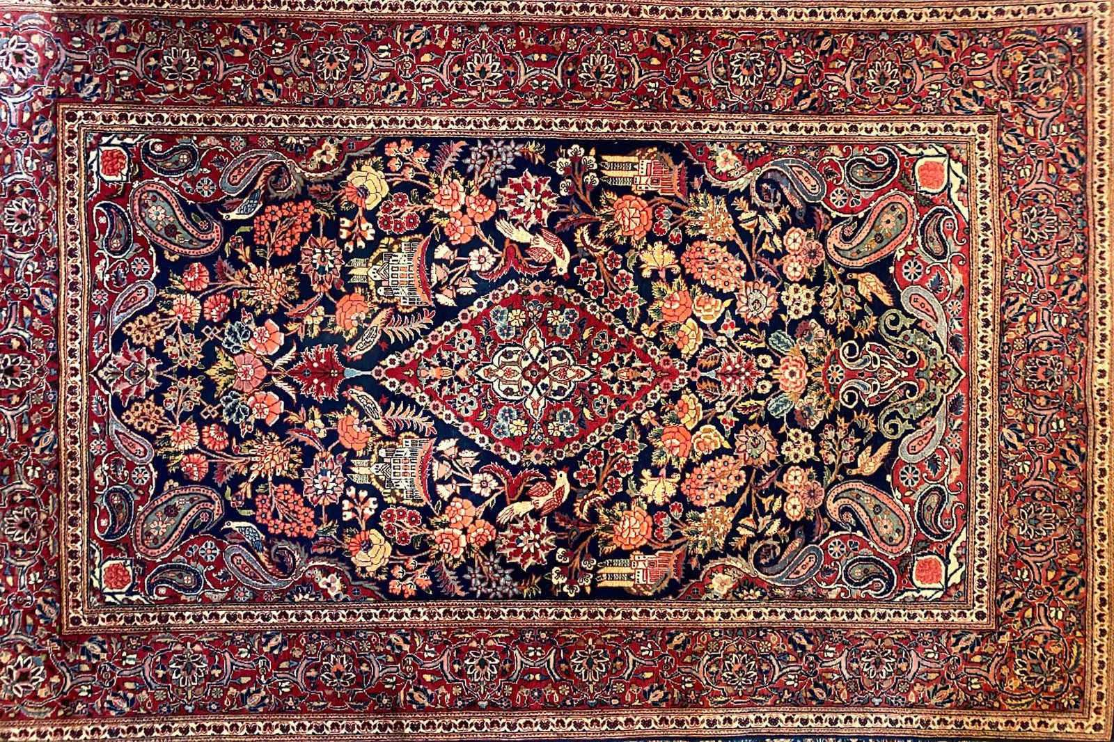 Kašanas – dykumos oazė, apsupta rožių sodų